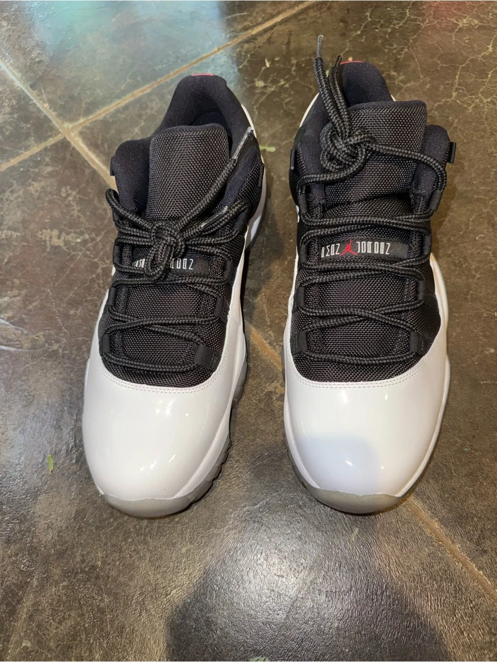 Air Jordan 11 retro low Men's Low-Top Sneakers - Black & White